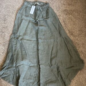 Neuflora NWT Skirt